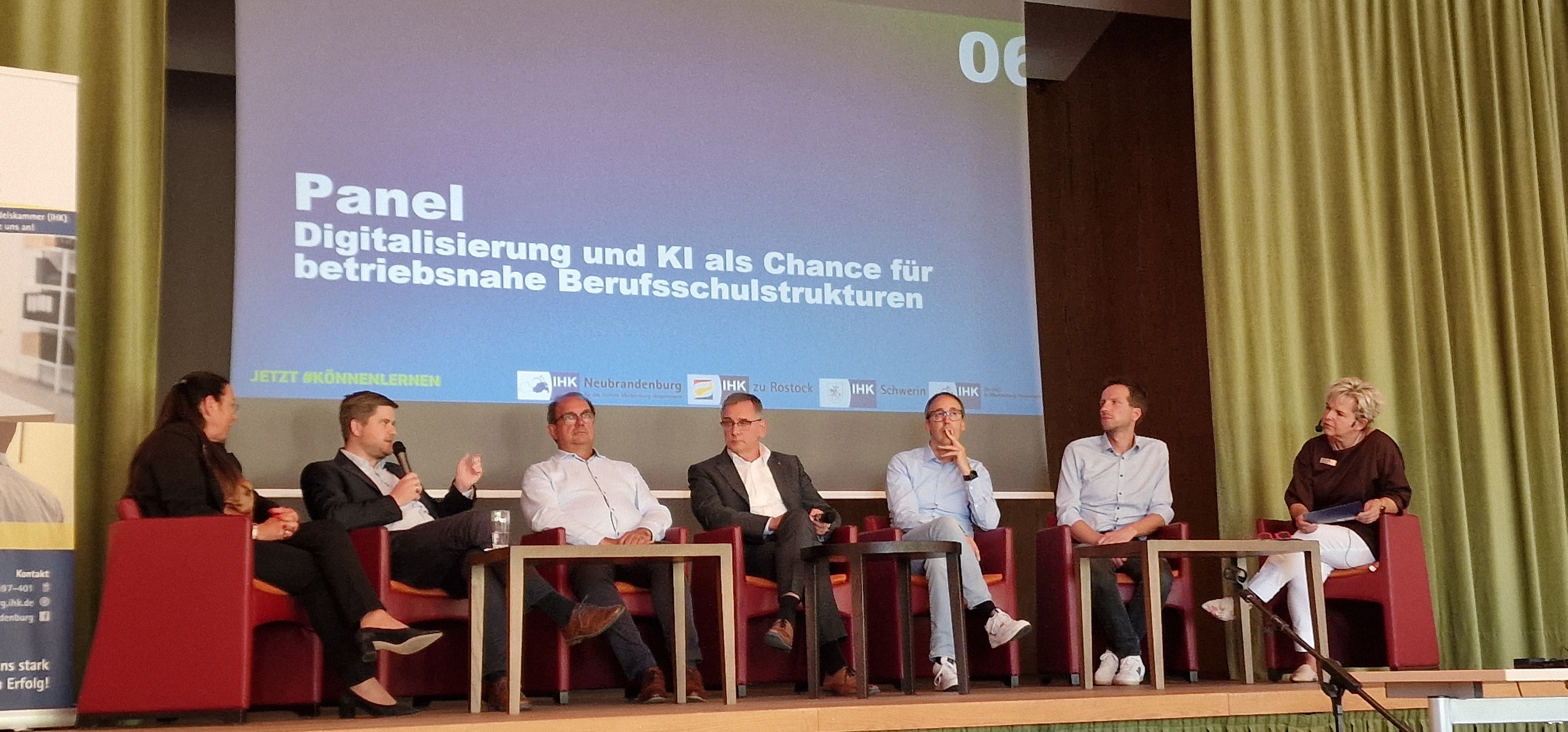 Panel "Digitalisierung und KI als Chance für betriebsnahe Berufsschulstrukturen"